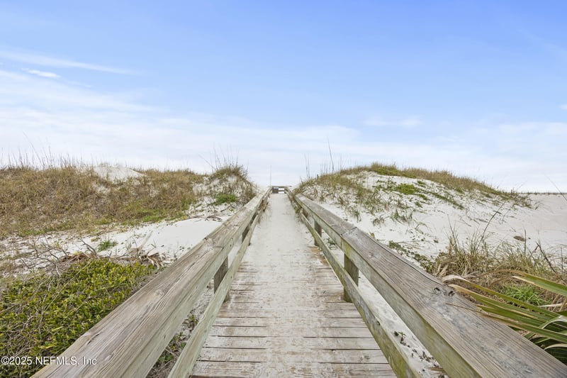 387 3rd St, Atlantic Beach, FL 32233