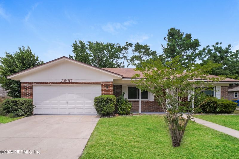 3887 Raintree Rd, Jacksonville, FL 32277