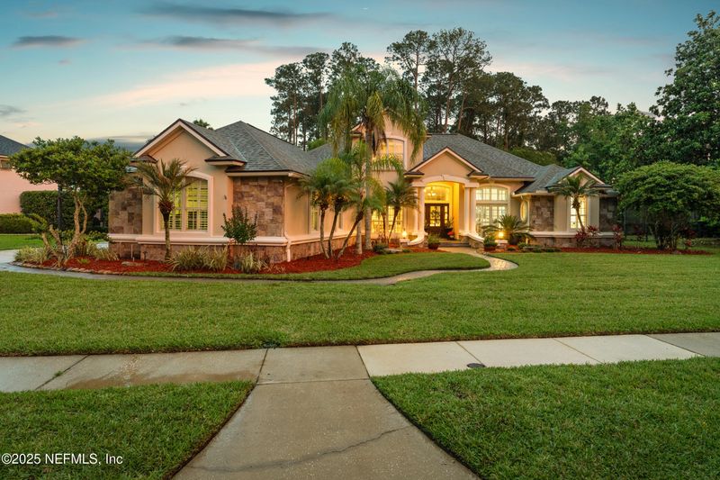 389 Summerset Dr, St Johns, FL 32259