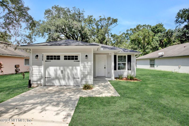 3925 Adirolf Rd, Jacksonville, FL 32207