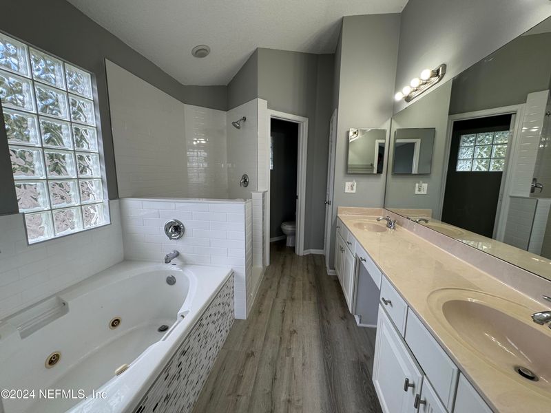 3949 Arbor Lake Dr W, Jacksonville, FL 32225