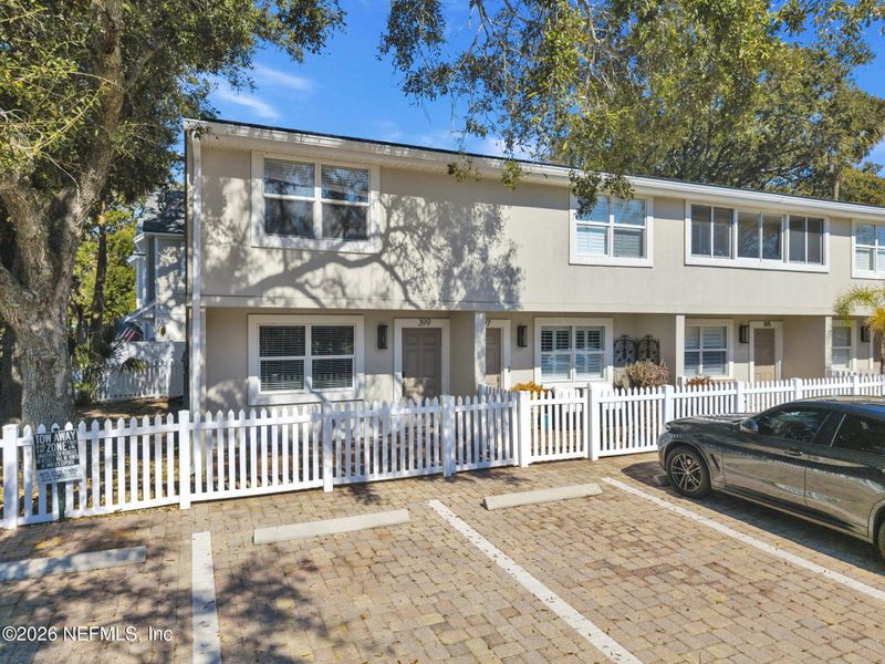 399 Ahern St, Atlantic Beach, FL 32233