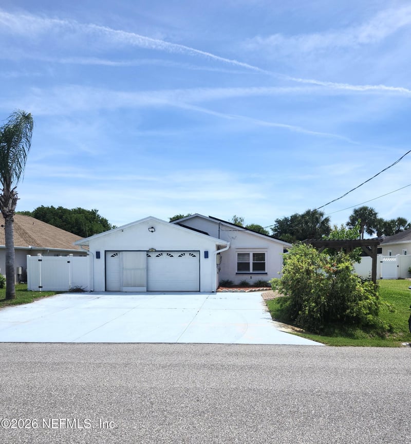 4 Chippeway Ct, Palm Coast, FL 32137