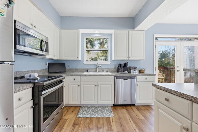 404 9th Ave N, Jacksonville Beach, FL 32250