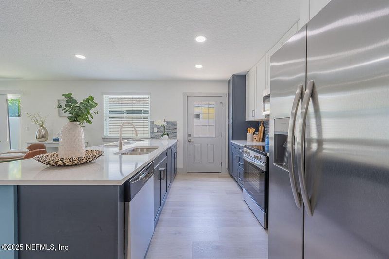 407 Lower 8th Ave S, Jacksonville Beach, FL 32250