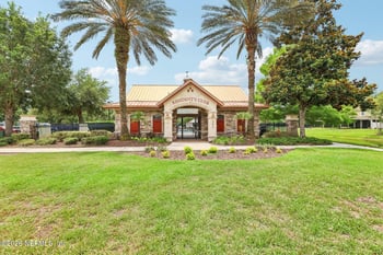 418 Walnut Dr, St Johns, FL 32259
