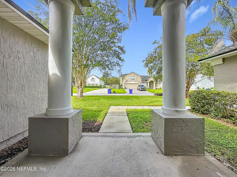 420 Twin Oaks Ln, St Johns, FL 32259