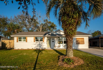 423 Royal Palms Dr, Atlantic Beach, FL 32233