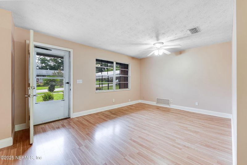 424 Neptune Rd, Orange Park, FL 32073