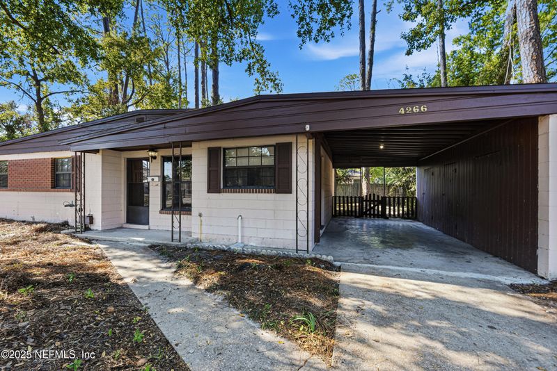4266 Springwood Rd W, Jacksonville, FL 32207