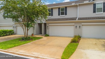 435 Walnut Dr, St Johns, FL 32259