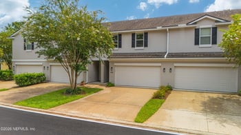 435 Walnut Dr, St Johns, FL 32259