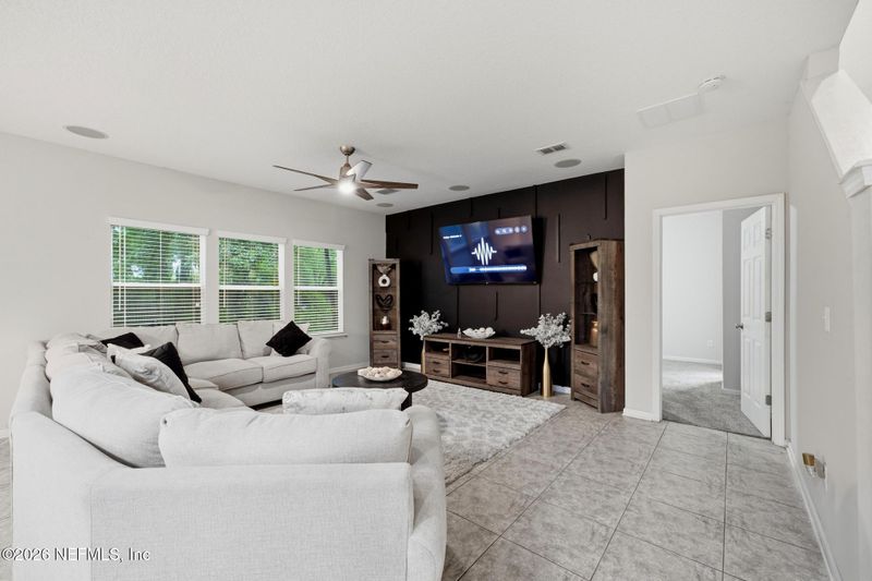 438 Auburn Oaks Rd E, Jacksonville, FL 32218