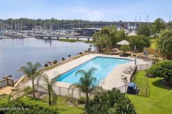 4401 Lakeside Dr #303, Jacksonville, FL 32210