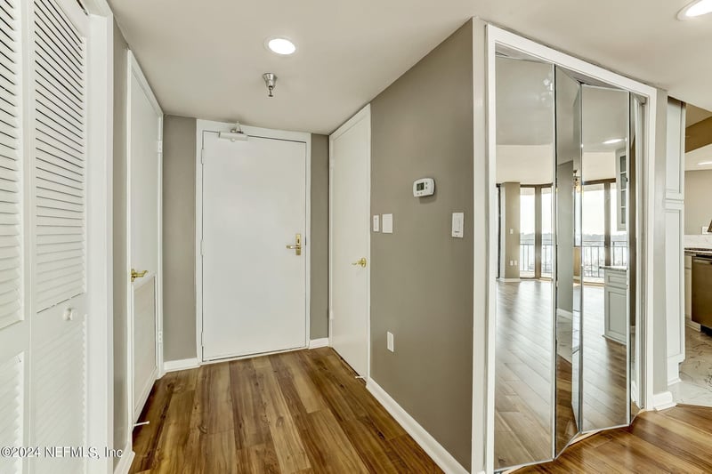 4401 Lakeside Dr #903, Jacksonville, FL 32210
