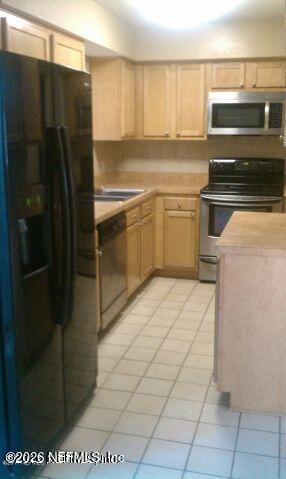 445 Newport Dr, Orange Park, FL 32073