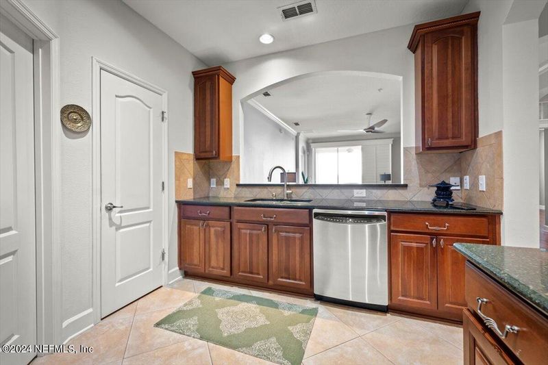 4480 Deerwood Lake Pw #654, Jacksonville, FL 32216