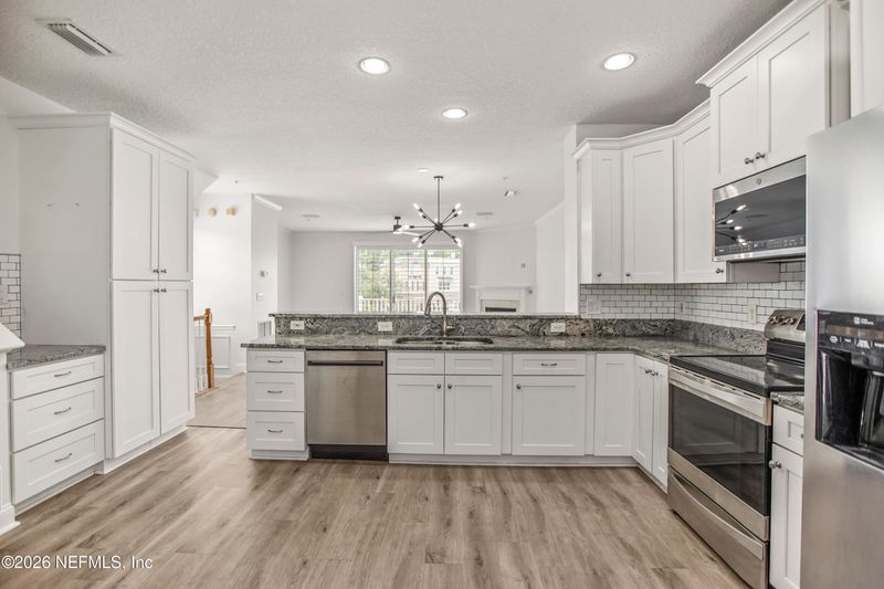 4494 Capital Dome Dr, Jacksonville, FL 32246