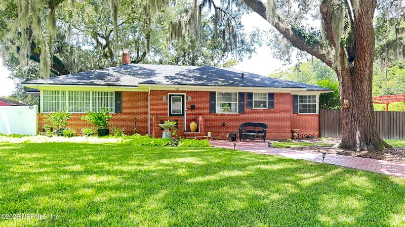 4504 Peachtree Cir E, Jacksonville, FL 32207
