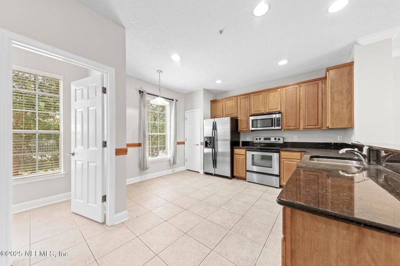 4510 Congressional Dr, Jacksonville, FL 32246
