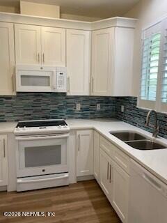4545 Middleton Park Cir E, Jacksonville, FL 32224