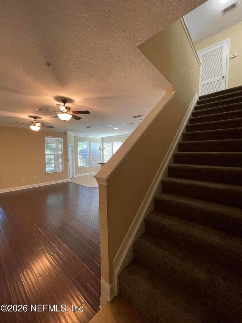 459 Walnut Dr, St Johns, FL 32259