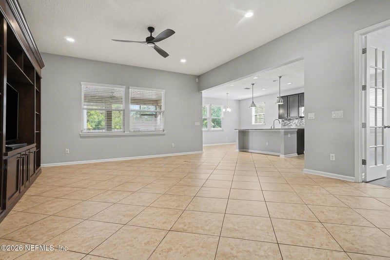 4591 Silverthorn Dr, Jacksonville, FL 32258