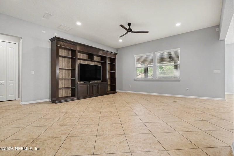 4591 Silverthorn Dr, Jacksonville, FL 32258