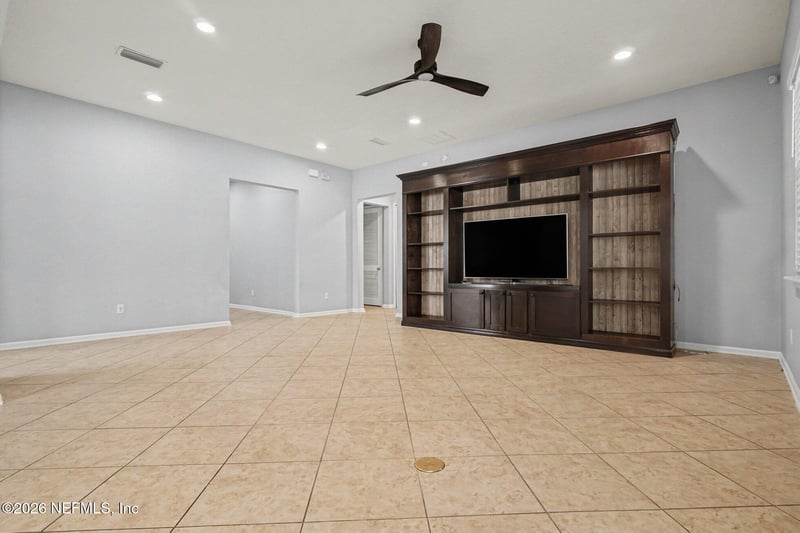 4591 Silverthorn Dr, Jacksonville, FL 32258