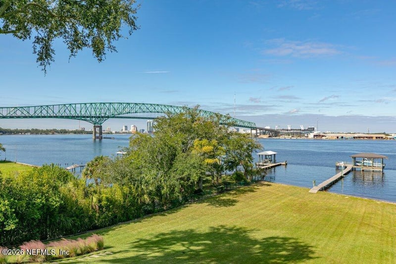 4626 River Point Rd W, Jacksonville, FL 32207