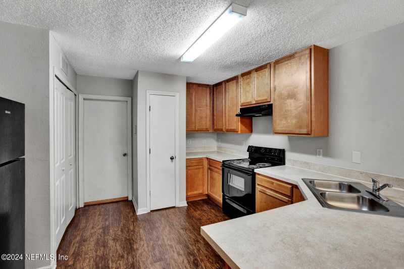 4677 Playschool Dr, Jacksonville, FL 32210