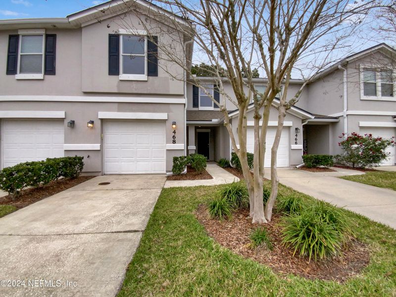 468 Walnut Dr, St Johns, FL 32259