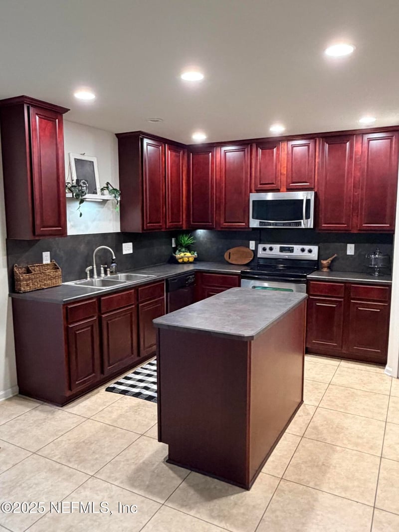 483 S Aberdeenshire Dr, St Johns, FL 32259