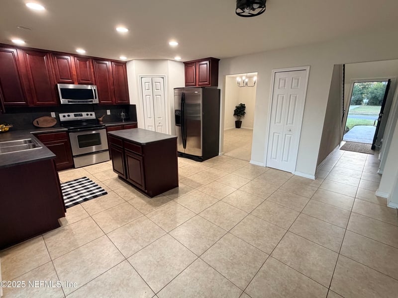483 S Aberdeenshire Dr, St Johns, FL 32259
