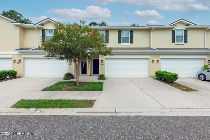 486 Walnut Dr, St Johns, FL 32259