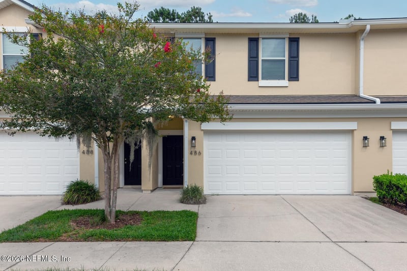 486 Walnut Dr, St Johns, FL 32259