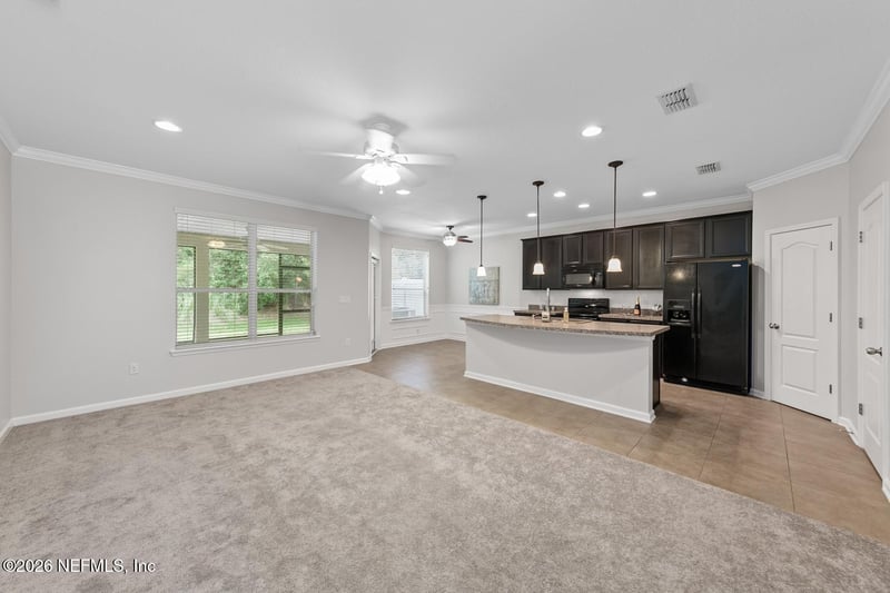 486 Walnut Dr, St Johns, FL 32259