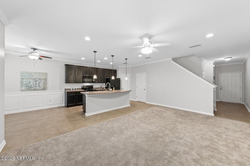 486 Walnut Dr, St Johns, FL 32259
