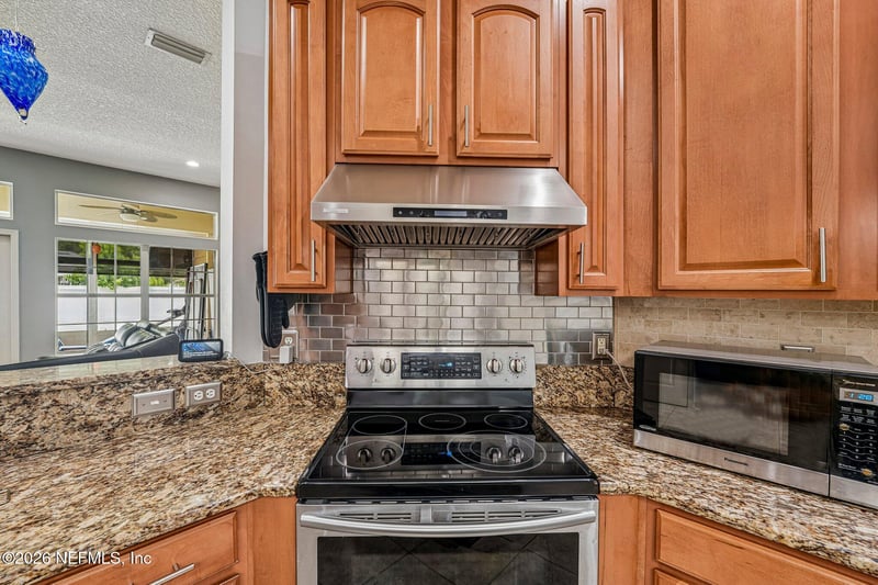 4971 Grand Lakes Dr N, Jacksonville, FL 32258