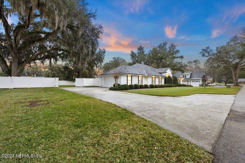 501 River Edge Ln, St Johns, FL 32259
