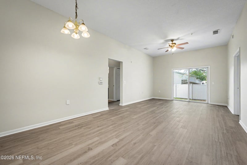 5050 Playpen Dr #8, Jacksonville, FL 32210