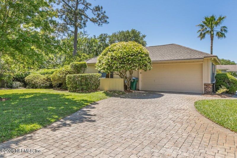 511 Valley Forge Rd E, Neptune Beach, FL 32266