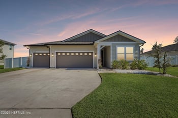 5114 Angel Lake Dr, Jacksonville, FL 32218