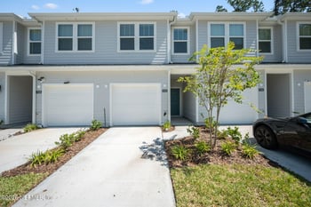 514 Holly Lakes Dr, Orange Park, FL 32073