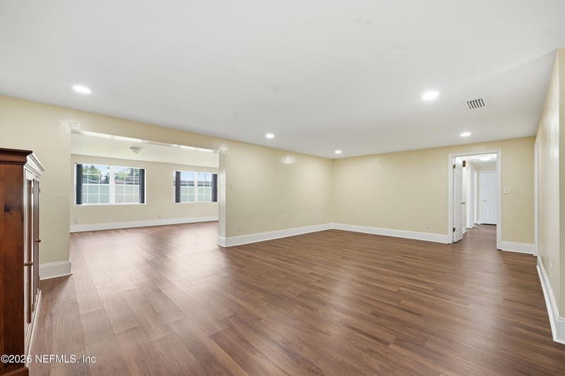 5162 Spring Glen Rd, Jacksonville, FL 32207