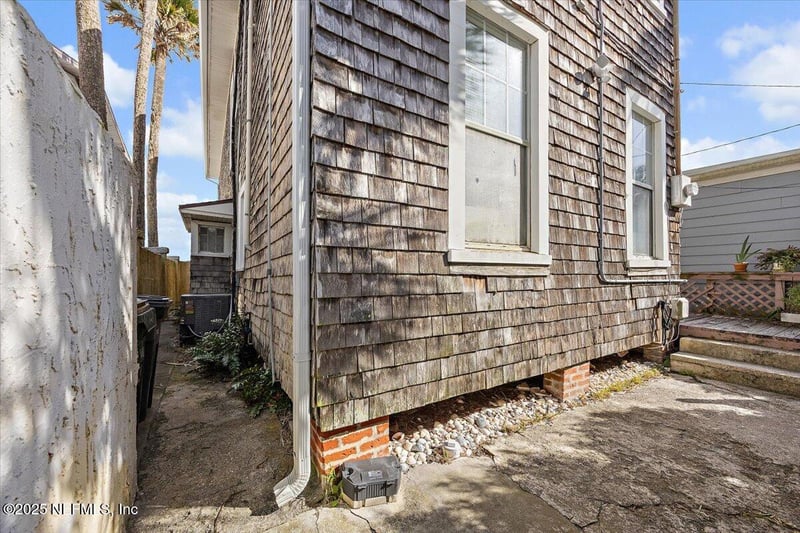 517 Beach Ave, Atlantic Beach, FL 32233