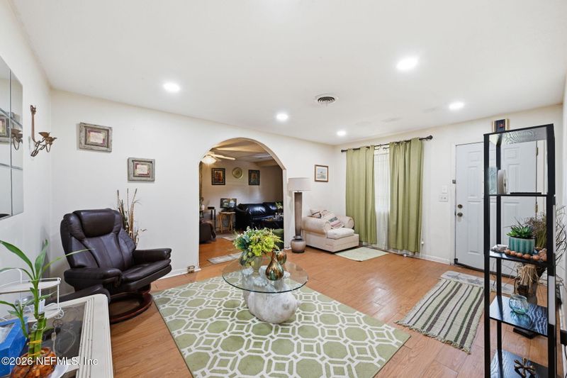 5202 Chivalry Dr, Jacksonville, FL 32208
