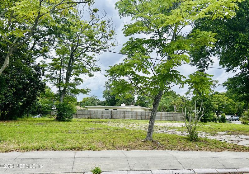 522 10th St N, Jacksonville Beach, FL 32250