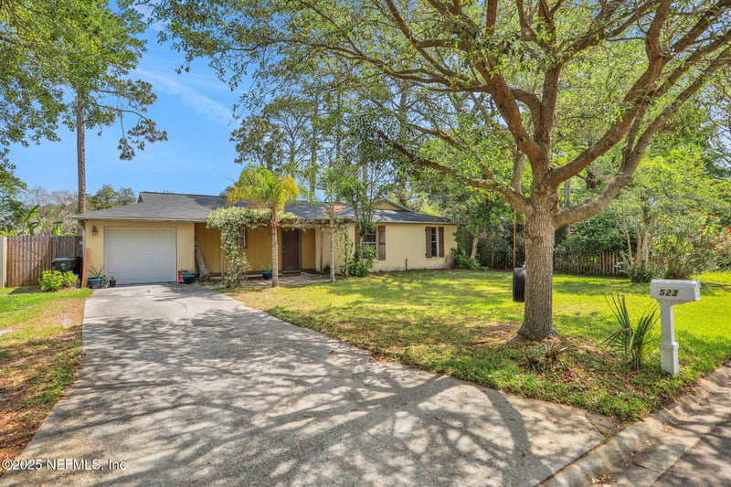 523 Cruiser Ln, Atlantic Beach, FL 32233