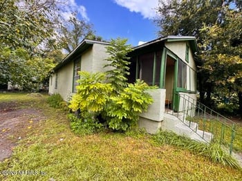 5242 Dodge Rd, Jacksonville, FL 32209